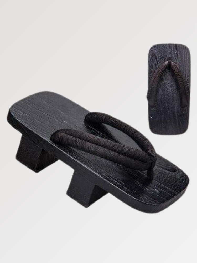 Geta japonesa Tsushima con hanao texturado marrón sobre madera negra yakisugi Ropa Japonesa