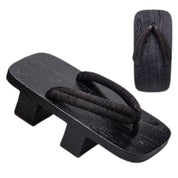 Geta japonesa Tsushima con hanao texturado marrón sobre madera negra yakisugi Ropa Japonesa
