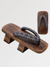 Geta japonesa Seigaiha con hanao de motivo olas azules sobre madera marrón Ropa Japonesa