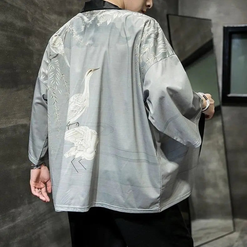 Chaqueta kimono gris con estampado de pájaros japoneses en la espalda