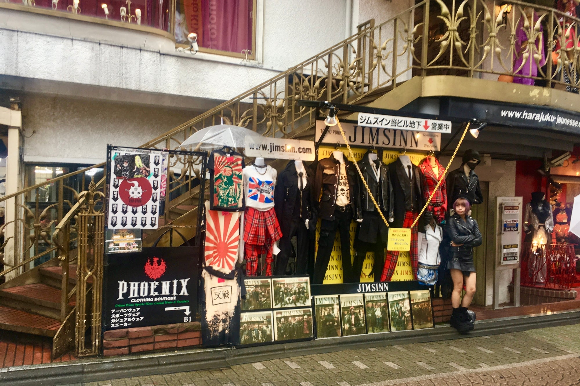 Fachada de la tienda JIMSINN en Harajuku, referente del estilo punk y del streetwear japonés con ropa alternativa y accesorios rock.