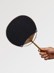 Abanico japonés uchiwa redondo Shoji en papel negro y mango de bambú Ropa Japonesa