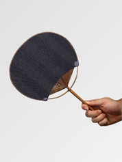 Abanico japonés uchiwa redondo Shoji en papel negro y mango de bambú Ropa Japonesa