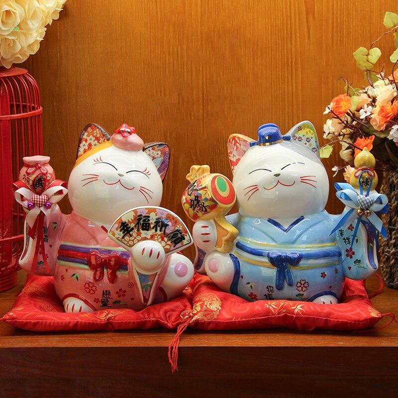 Hucha maneki-neko para mujer gata en kimono rosa floral de porcelana pintada a mano Ropa Japonesa