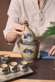 Juego de sake japonés de gres con botella tokkuri y copas ochoko
