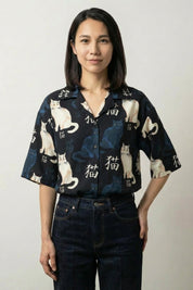 Kimono Camisa Mujer Masako negra estampado de gatos blancos y kanji corte abierto streetwear japonés Ropa Japonesa