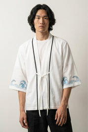 Chaqueta kimono blanca Kanagawa cárdigan blanco de algodón lino con motivo de la ola de Hokusai bordado cuello en contraste negro cierre de cordón estilo streetwear japonés Ropa Japonesa