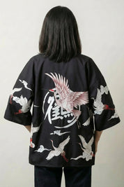 Chaqueta kimono para mujer Haruko negra vista trasera gran grulla rosada y gran kanji grulla streetwear japonés Ropa Japonesa