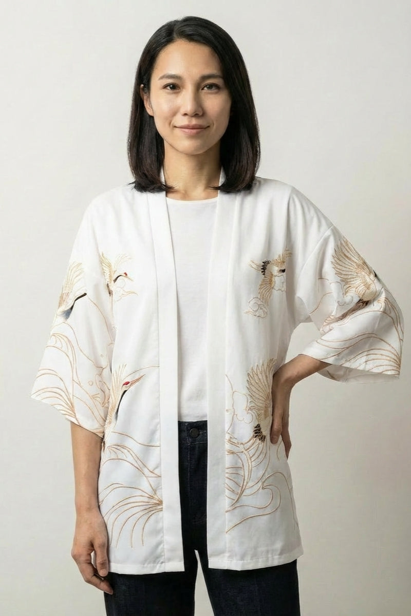 Kimono corto para mujer Setsuko blanco estampado de grullas tsuru y olas mangas tres cuartos streetwear japonés Ropa Japonesa
