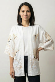 Kimono corto para mujer Setsuko blanco estampado de grullas tsuru y olas mangas tres cuartos streetwear japonés Ropa Japonesa
