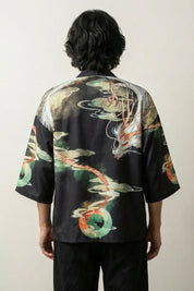 Kimono japonés de dragón Shen-Long Edición Kaito vista trasera con motivo de dragón verde carpas koi naranjas negro de algodón mangas tres cuartos streetwear japonés Ropa Japonesa