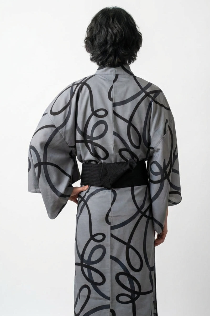 Kimono japonés antiguo Fudegaki gris trazos pincel caligrafía sumi-e negro algodón obi negro vista trasera mangas anchas estilo streetwear japonés Ropa Japonesa