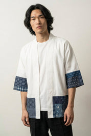 Chaqueta kimono japonesa hombre Mitsuo blanca cuello en V mangas cortas paneles con motivos tradicionales asanoha seigaiha streetwear japonés Ropa Japonesa