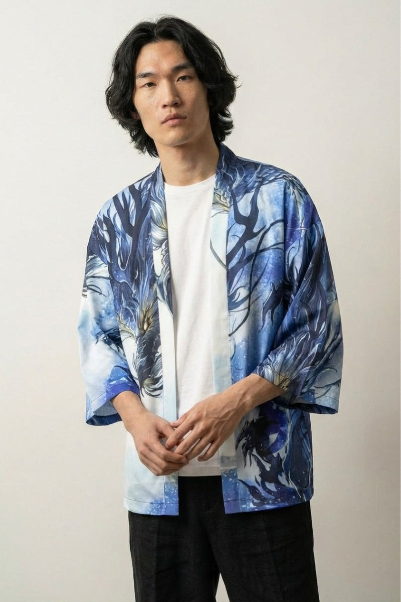 Kimono ligero Edición Kaito con motivo de dragón ryu azul sobre fondo claro estrellado de algodón ligero transpirable corte haori mangas tres cuartos streetwear japonés Ropa Japonesa