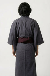 Kimono minimalista hombre Mujiiro índigo azul gris liso sin motivo tejido jaspeado ma estética algodón obi burdeos vista trasera mangas anchas estilo streetwear japonés Ropa Japonesa