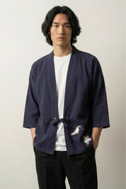 Kimono moda hombre Kogino azul marino de algodón lino corte recto mangas tres cuartos cierre de cordón bolsillo bordado estilo streetwear japonés Ropa Japonesa