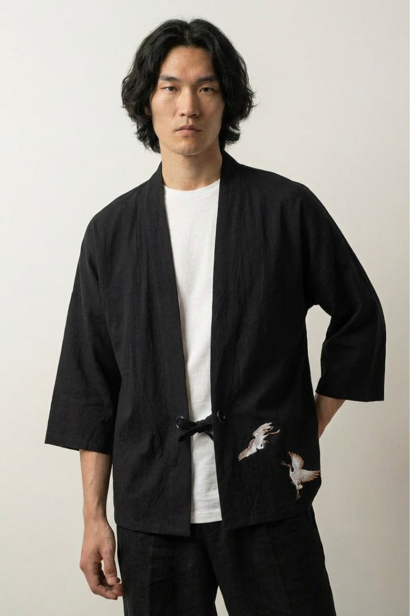 Kimono moda hombre Kogino negro de algodón lino corte recto mangas tres cuartos cierre de cordón bolsillo bordado estilo streetwear japonés Ropa Japonesa