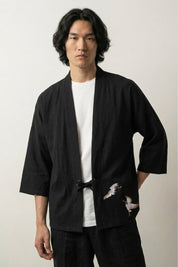 Kimono moda hombre Kogino negro de algodón lino corte recto mangas tres cuartos cierre de cordón bolsillo bordado estilo streetwear japonés Ropa Japonesa