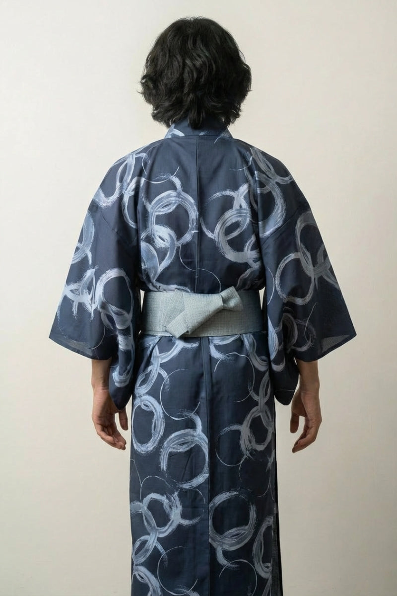 Kimono moderno hombre Ensogawa azul marino círculos enso zen caligráficos gris algodón obi gris pizarra vista trasera mangas anchas estilo streetwear japonés Ropa Japonesa