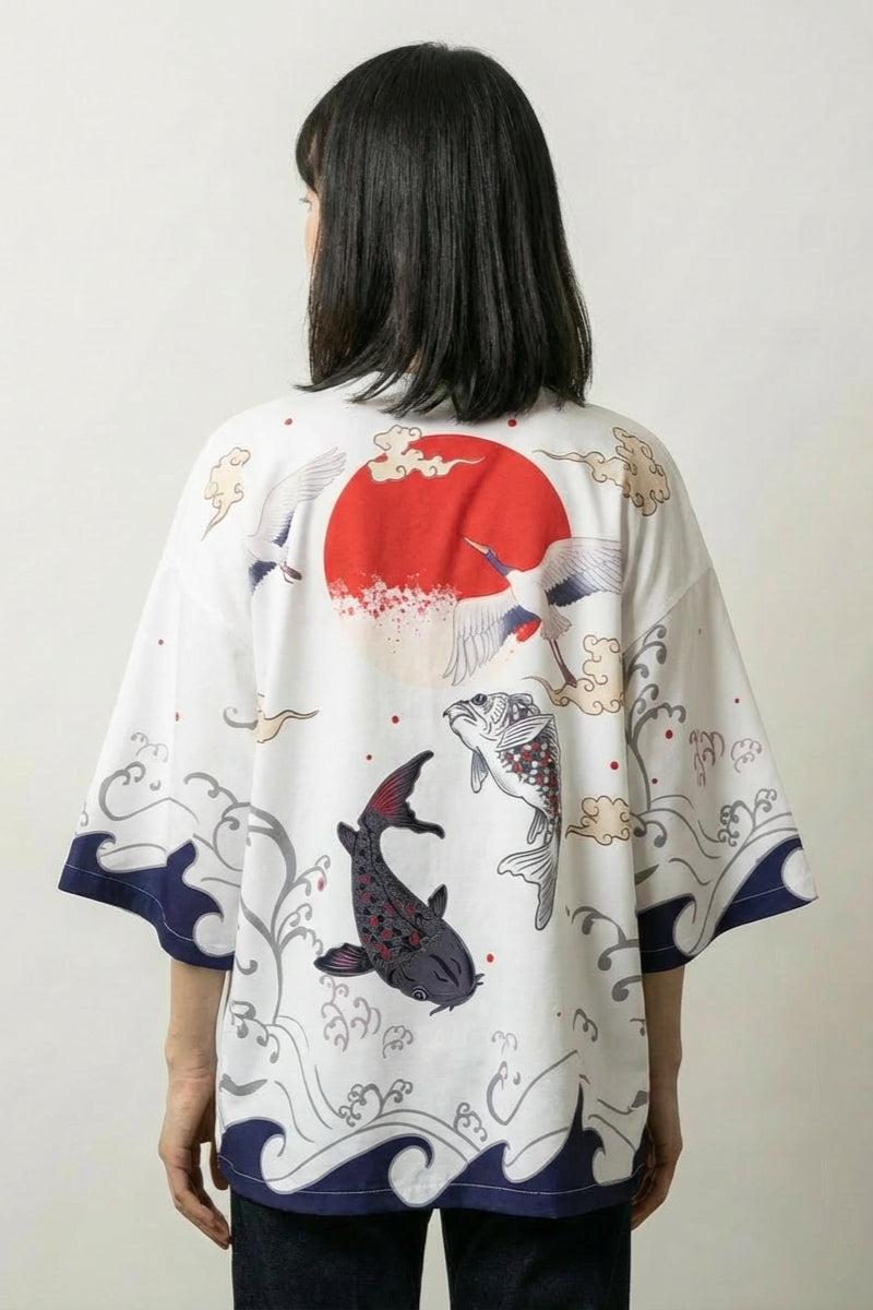 Chaqueta kimono para mujer Miyuki blanca vista trasera koi sol rojo olas streetwear japonés Ropa Japonesa