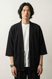 Kimono negro de hombre Yuudai de algodón corte haori mangas tres cuartos cuello abierto con botón estilo streetwear japonés Ropa Japonesa