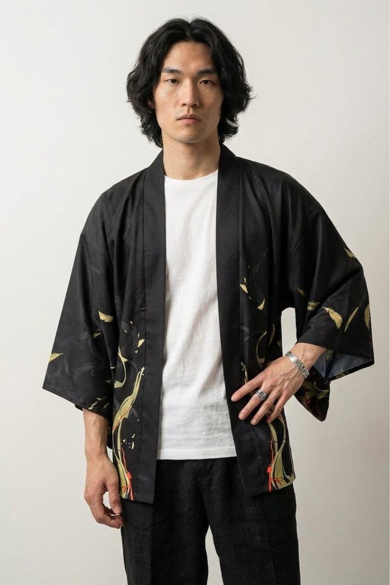 Kimono negro para hombre Artefact con motivo de dragón ryu rojo hojas amarillas de ginkgo sobre fondo negro de algodón corte haori mangas tres cuartos streetwear japonés Ropa Japonesa