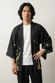 Kimono negro para hombre Artefact con motivo de dragón ryu rojo hojas amarillas de ginkgo sobre fondo negro de algodón corte haori mangas tres cuartos streetwear japonés Ropa Japonesa