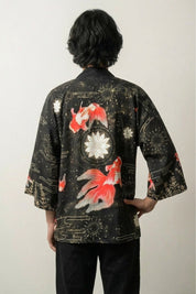 Kimono de playa para hombre Sadao vista trasera con motivo de koi crisantemo hanabi negro de algodón mangas tres cuartos streetwear japonés Ropa Japonesa