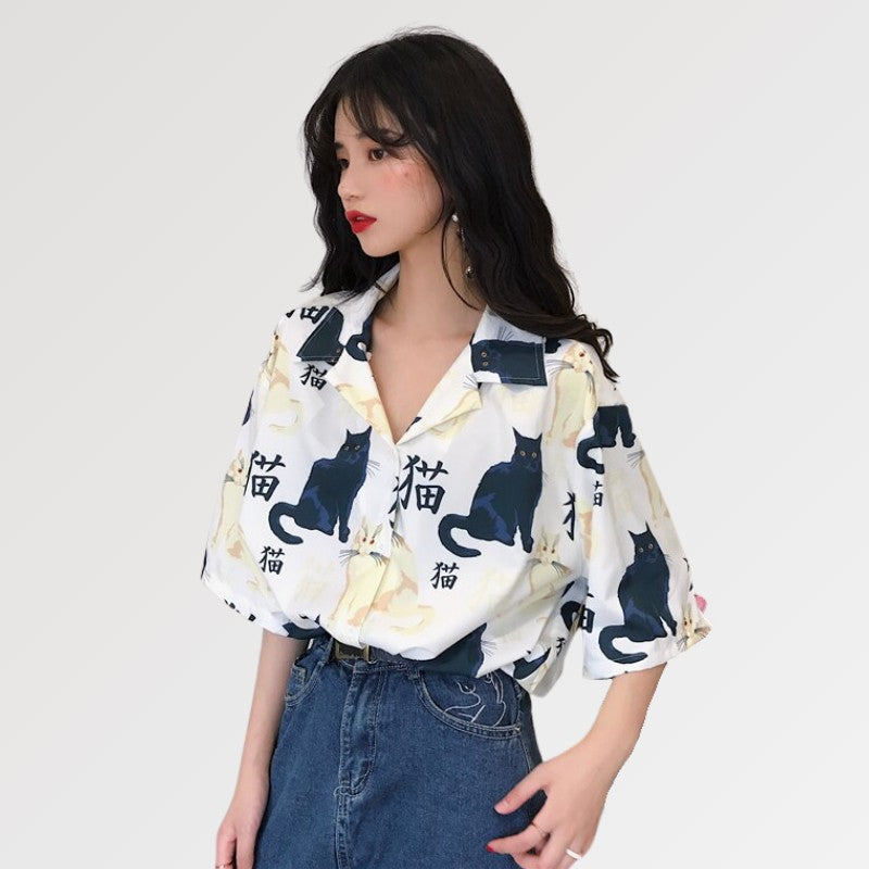 La camisa kimono mujer con gato y caracteres kanji
