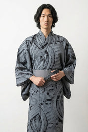 Kimono sumi-e hombre Suibokuga gris acero trazos de pincel tinta negra suibokuga arcos barrientes salpicaduras algodón obi gris mangas anchas estilo streetwear japonés Ropa Japonesa