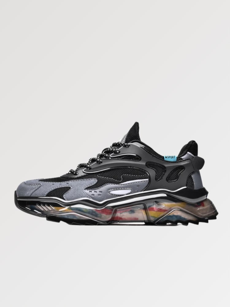 Zapatillas chunky 'Kariya' en negro y gris — corte con efecto cromado sobre suela translúcida de motivo multicolor, foto de producto sobre fondo claro