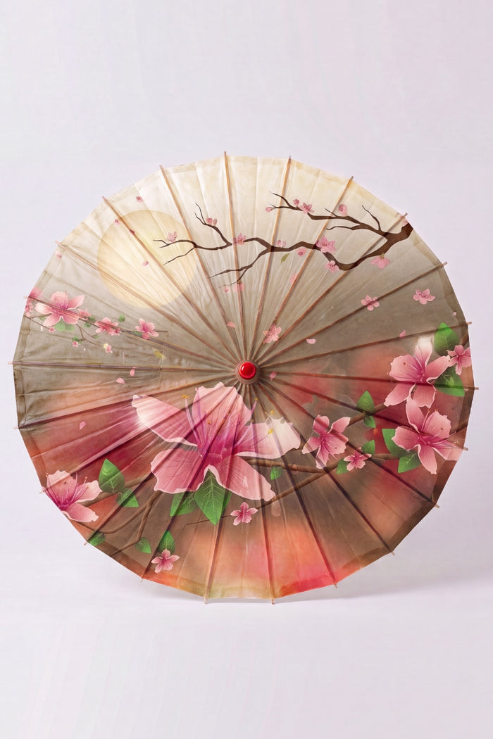 Sombrilla japonesa 'Chisana' vista desde arriba, abierta en plano — tela pequeña en degradado marrón y rosa con flores de cerezo