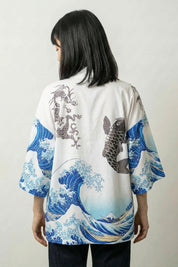Chaqueta kimono para mujer Kanagawa blanca vista trasera gran ola Hokusai carpa koi streetwear japonés Ropa Japonesa