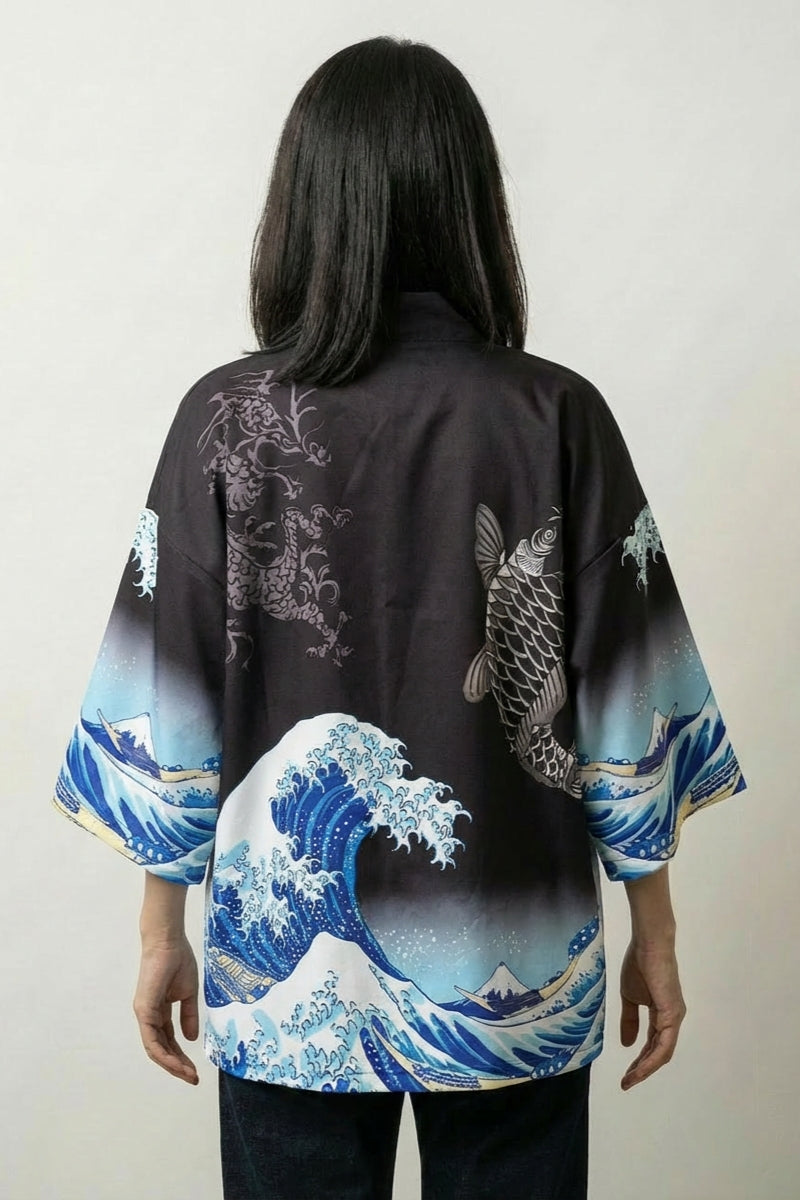 Chaqueta kimono para mujer Kanagawa negra vista trasera gran ola Hokusai carpa koi streetwear japonés Ropa Japonesa