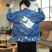 Chaqueta kimono azul marino con diseño de grullas coronadas y gran ola