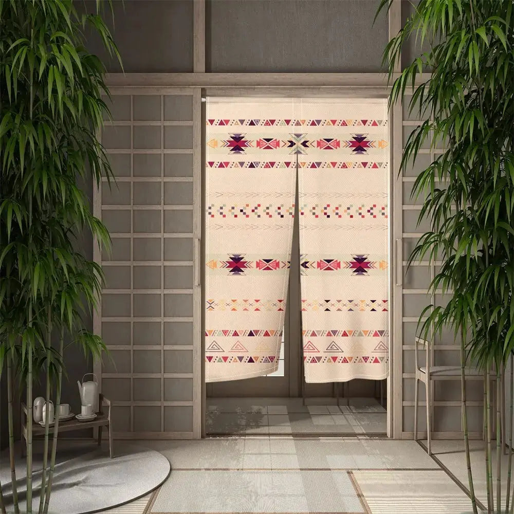 Noren japonés Hibiki con motivos sashiko en frisos geométricos rosa y teja sobre fondo beige impreso sobre poliéster Ropa Japonesa