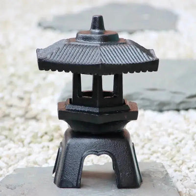 Pequeña linterna japonesa de hierro fundido