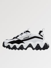 Estas populares zapatillas japonesas serán perfectas para tus largos paseos veraniegos