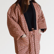Chaqueta kimono acolchada para mujer con estampado seigaiha