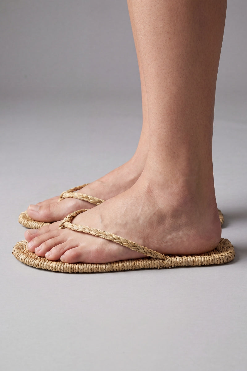 Suela plana de fibra natural de sandalias japonesas de paja