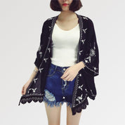 Kimono corto de encaje para un look sexy de inspiración japonesa