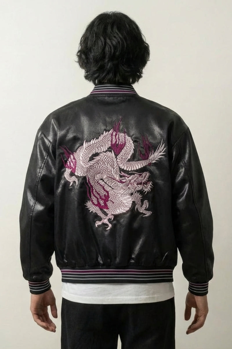 Sukajan Kokuryū Flame negro, bordado en la espalda de un dragón negro rodeado de llamas rojo anaranjado, cazadora souvenir japonesa - Ropa Japonesa