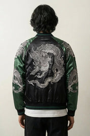 Sukajan Kurotatsu verde, bordado en la espalda de un dragón plateado que se prolonga por las mangas, cazadora souvenir japonesa - Ropa Japonesa