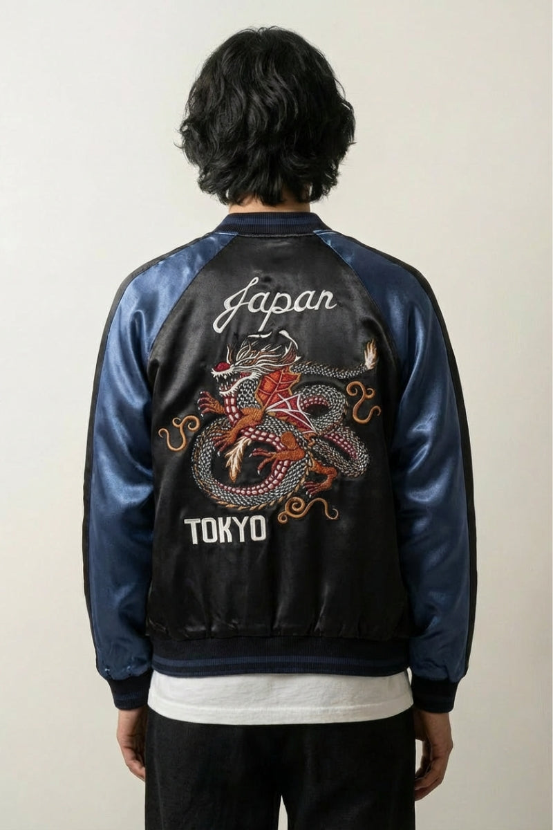 Sukajan Raijin no Tora azul marino, bordado en la espalda de un dragón rojo bajo el lettering Japan Tokyo, cazadora souvenir japonesa - Ropa Japonesa