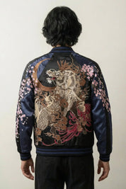 Sukajan Getsumei azul noche, bordado en la espalda de un dragón plateado sinuoso entre las flores, cazadora souvenir japonesa - Ropa Japonesa