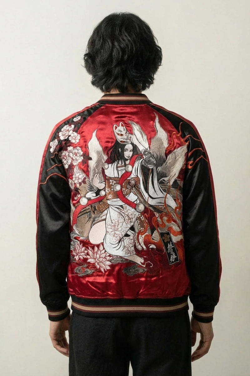 Sukajan Akuma no Hana rojo, bordado en la espalda de un guerrero montado lanzado al galope entre las flores, cazadora souvenir japonesa - Ropa Japonesa