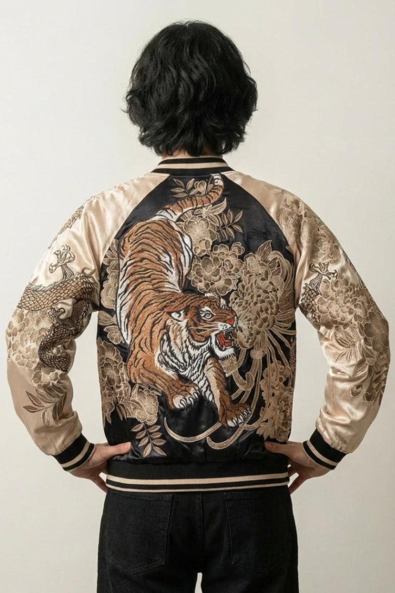 Sukajan Kazan Tora albaricoque, bordado en la espalda de un tigre en plena carga entre flores y olas, cazadora souvenir japonesa - Ropa Japonesa