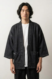 Chaqueta kimono vaquera Kazuko hombre denim negro oscuro de algodón lavado corte haori mangas tres cuartos bolsillos de parche estilo streetwear japonés Ropa Japonesa