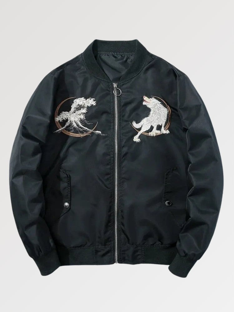 Acecha a tus enemigos como el lobo bordado tradicionalmente en nuestra cazadora bomber original