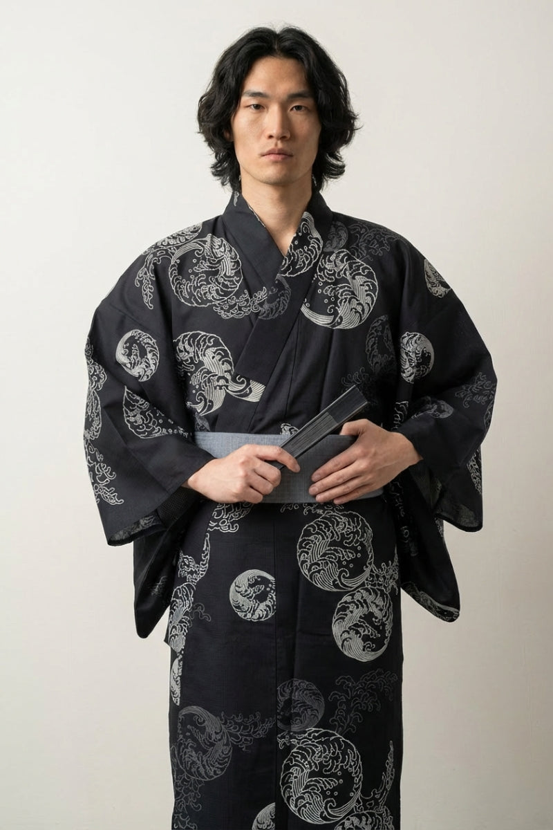 Yukata negro hombre Tsukinami algodón motivo olas medallones lunares blanco obi gris azul mangas anchas estilo streetwear japonés Ropa Japonesa